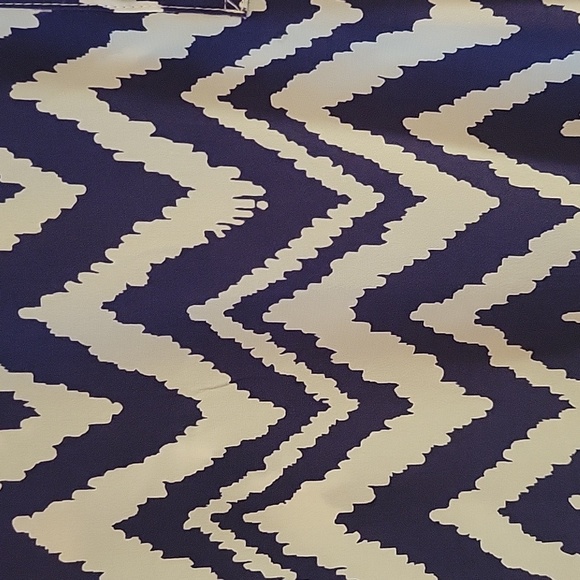 Lilly Pulitzer 100% silk blouse - Picture 2 of 9